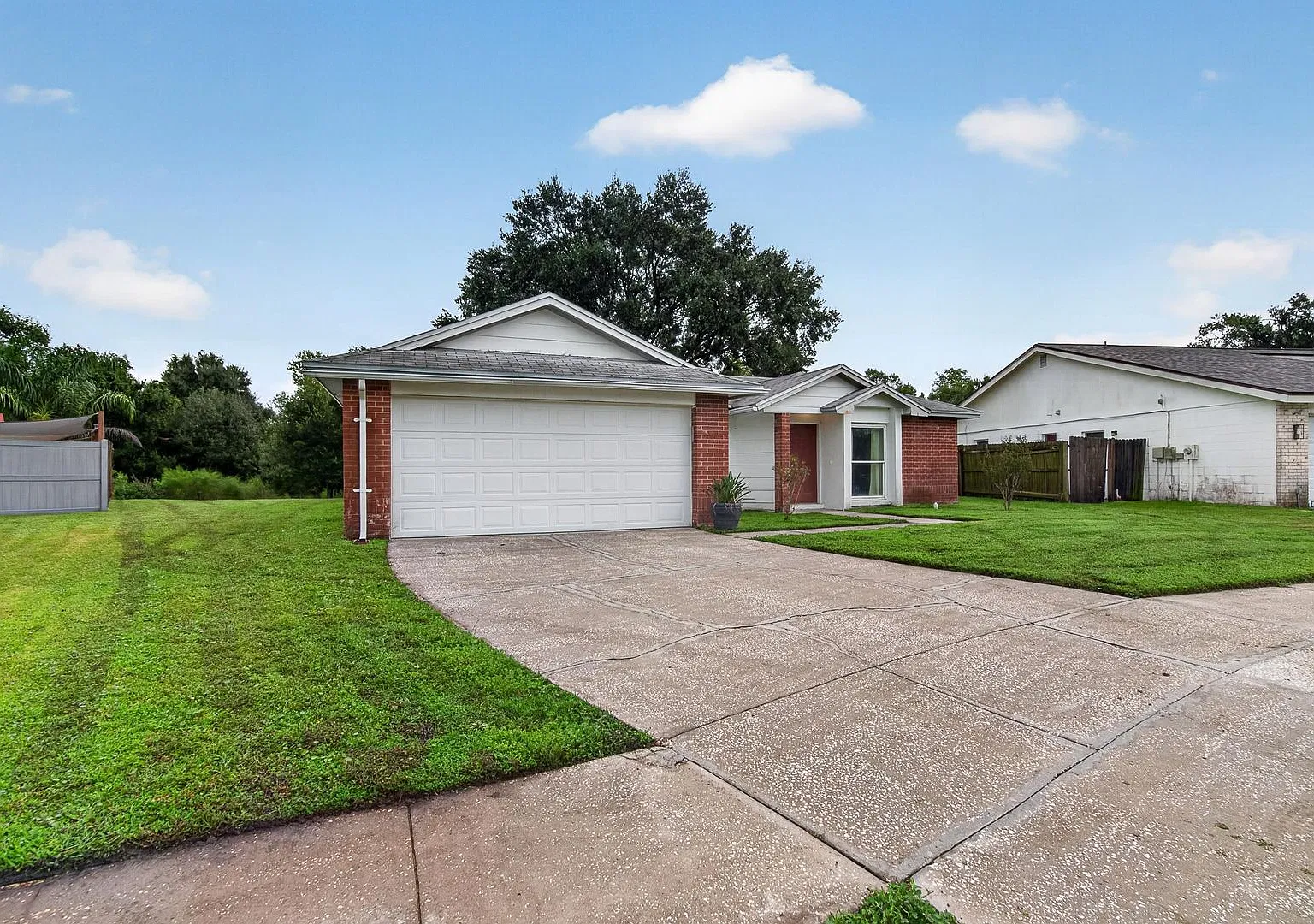 Spacious 3-Bedroom, 2-Bath Home with Large Screened Lanai in Brandon! — Photo 3
