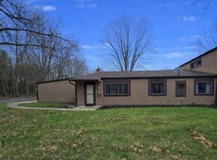 26705 Lake Of The Falls Blvd, Olmsted Falls, OH 44138