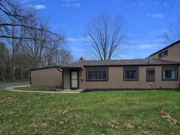 26705 Lake Of The Falls Blvd, Olmsted Falls, OH 44138