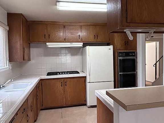 5th image of 19026 Grayland Ave