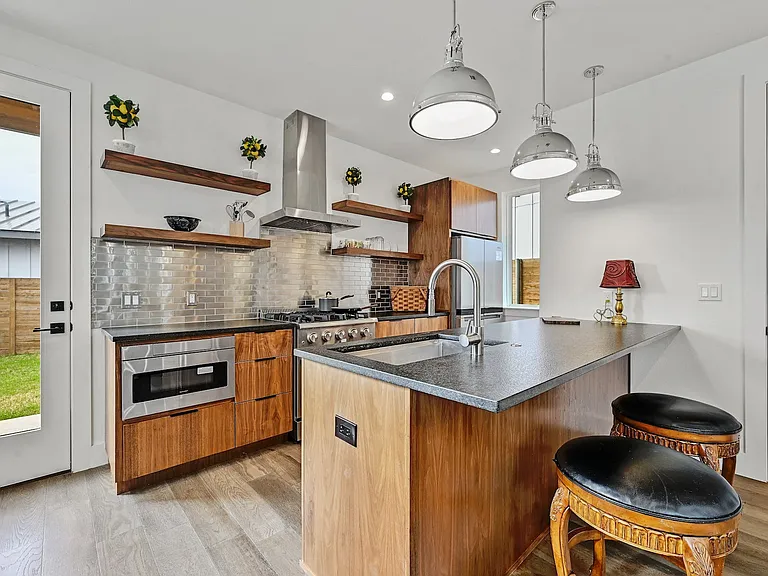 201 Tillery Sq #2 — Photo 8