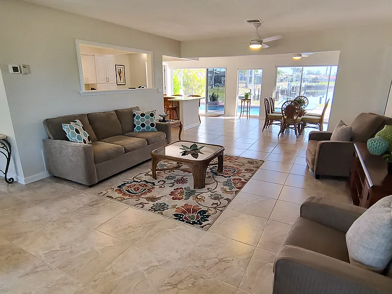 910 Juno Dr — Photo 5