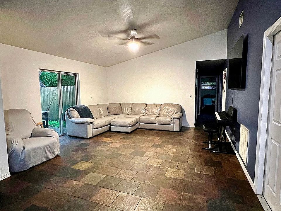 2nd image of 612 13th Ave W