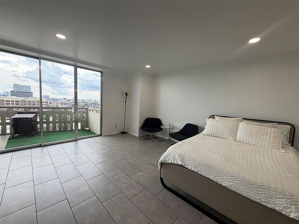 1st image of 2016 Main St APT 916