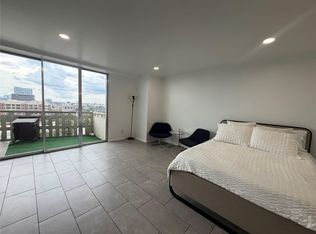 2016 Main St APT 916, Houston, TX 77002
