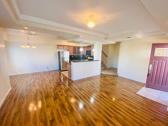 3rd image of 108 Balbach St APT 1