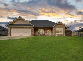 5 Farmboy Ct, Fort Mitchell, AL 36856