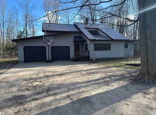 6340 E 26 1/4 Rd, Cadillac, MI 49601