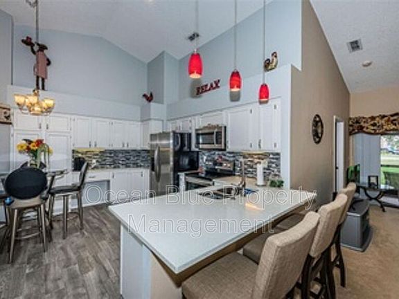 3rd image of 3479 Hillmoor Dr