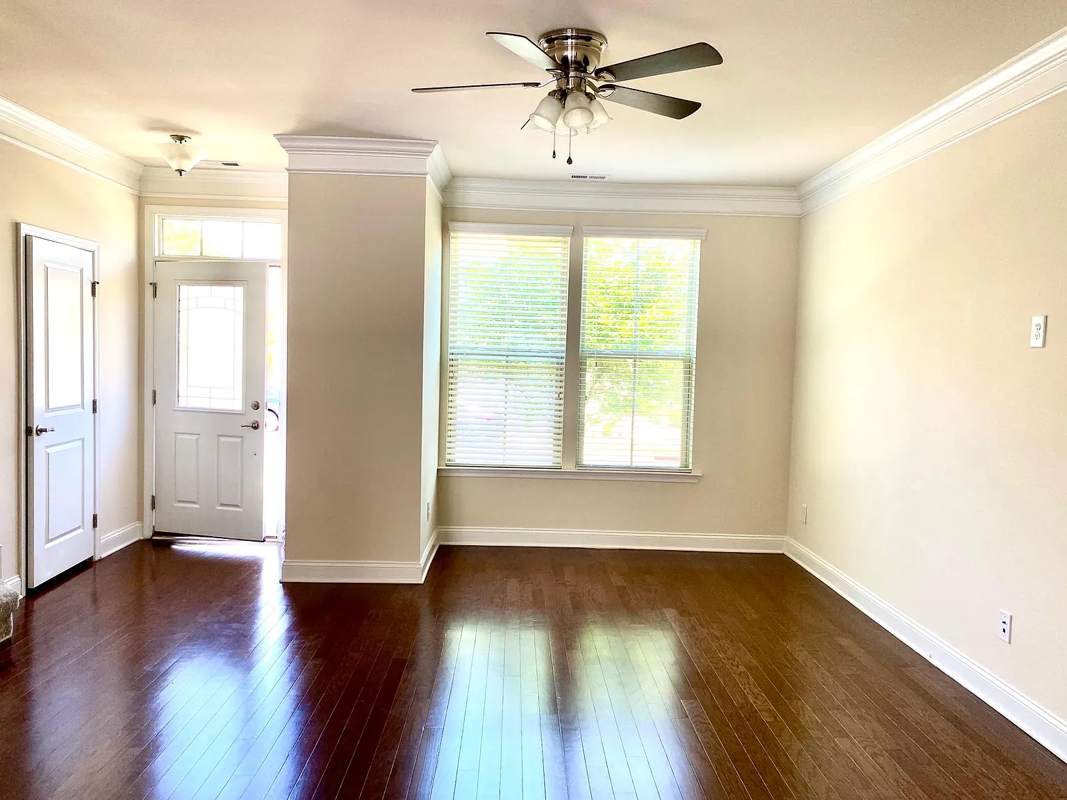 3 bed, 3.5 bath, 1844 sqft, $2,150 — Photo 3