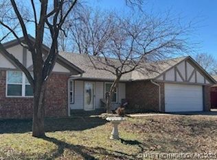 1009 W 18th St, Claremore, OK 74017