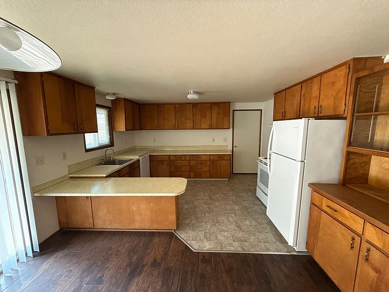 2435 City View St — Photo 6