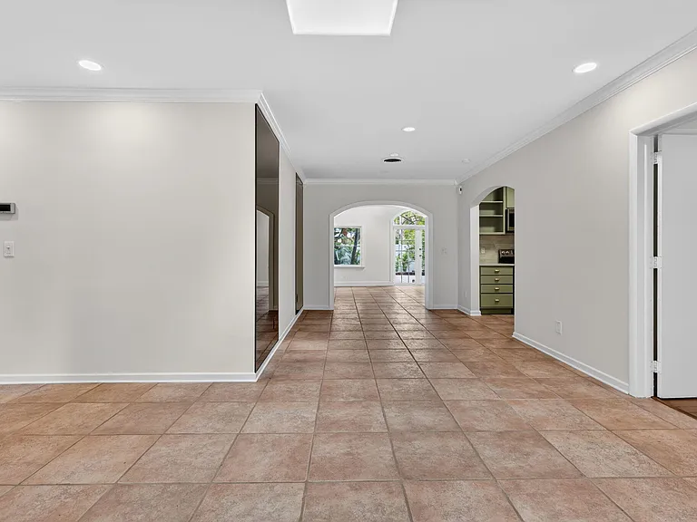 606 Paulina Rd — Photo 13