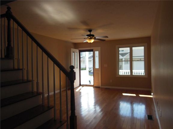 3rd image of 51 Silvercup Cir #51