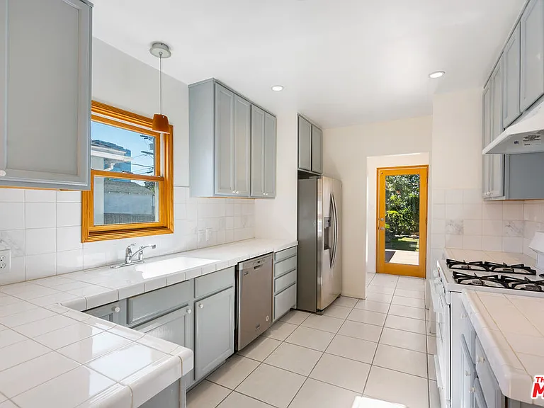 2631 Thurman Ave — Photo 8
