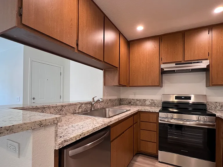 134 S Western Ave #10 — Photo 7