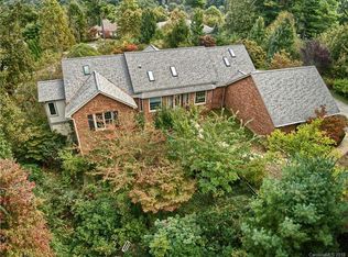 106 Sugarberry Ln, Hendersonville, NC 28739