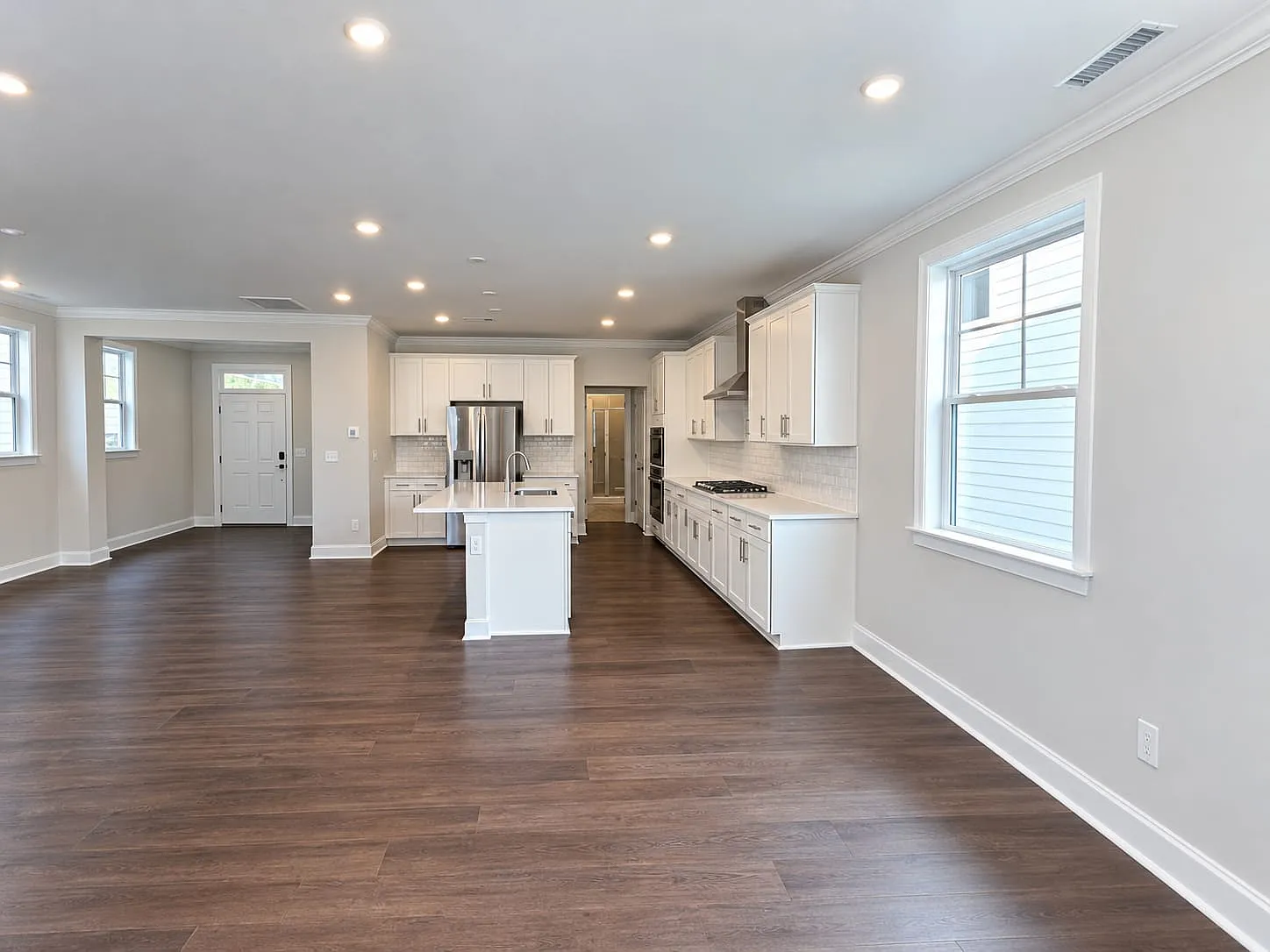 4 bed, 2146 sqft, $2,399 — Photo 3