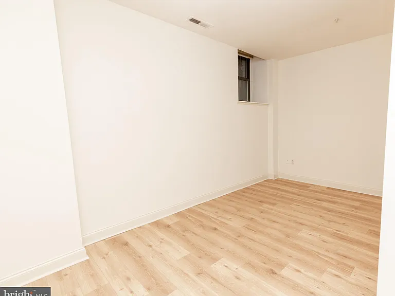 1411-2 Walnut St #1206 — Photo 11