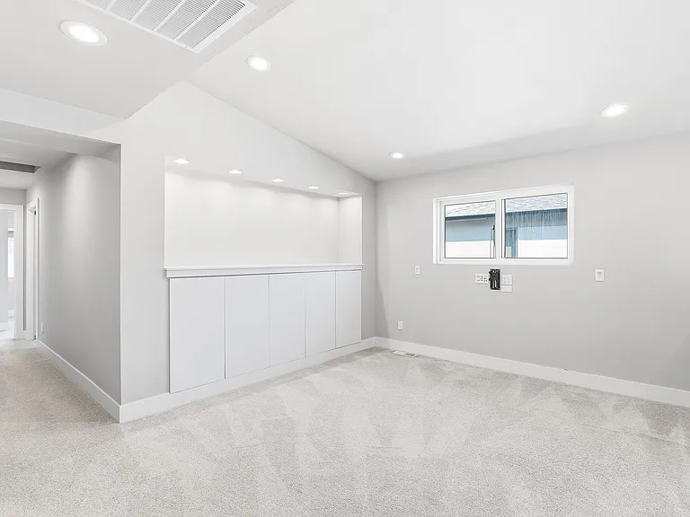 16536 SE Pleasant Valley Pkwy — Photo 9