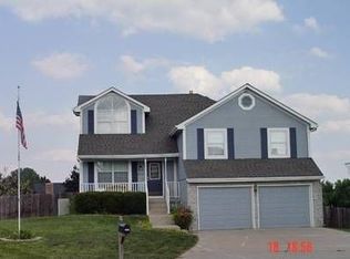 2504 NE Ridge Creek Ct, Blue Springs, MO 64014