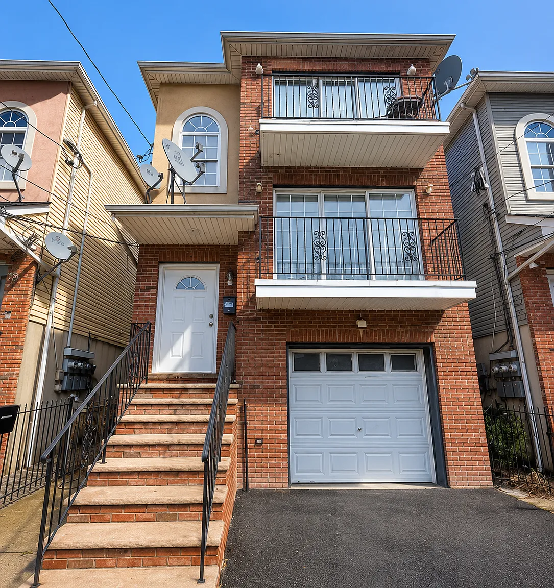 3 bed, 700 sqft, $2,600 — Photo 1