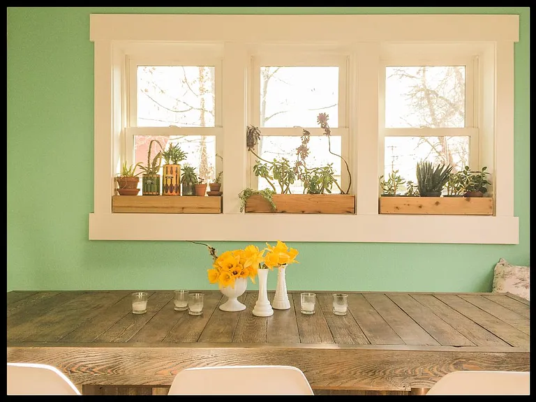 Sunroom/ Dining Room