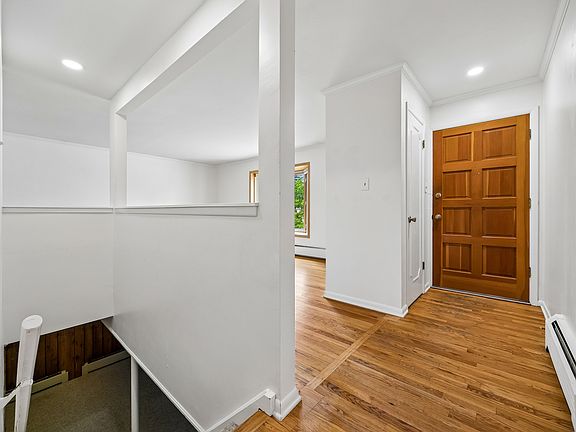 4th image of 1010 S Hudson St