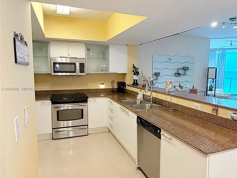 16699 Collins Ave #1410 — Photo 9