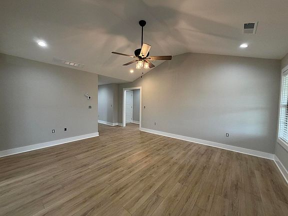 5th image of 300 Whitley Ln