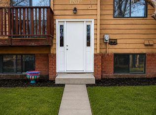 1207 E 44th St SE #B, Calgary, AB T2A 5E6