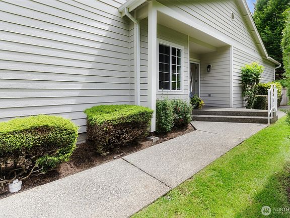 4th image of 11512 88th Avenue E