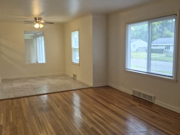 4th image of 210 W Yale Ave