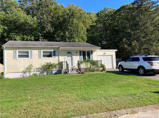 30 Shawondassee Dr, Stonington, CT 06378