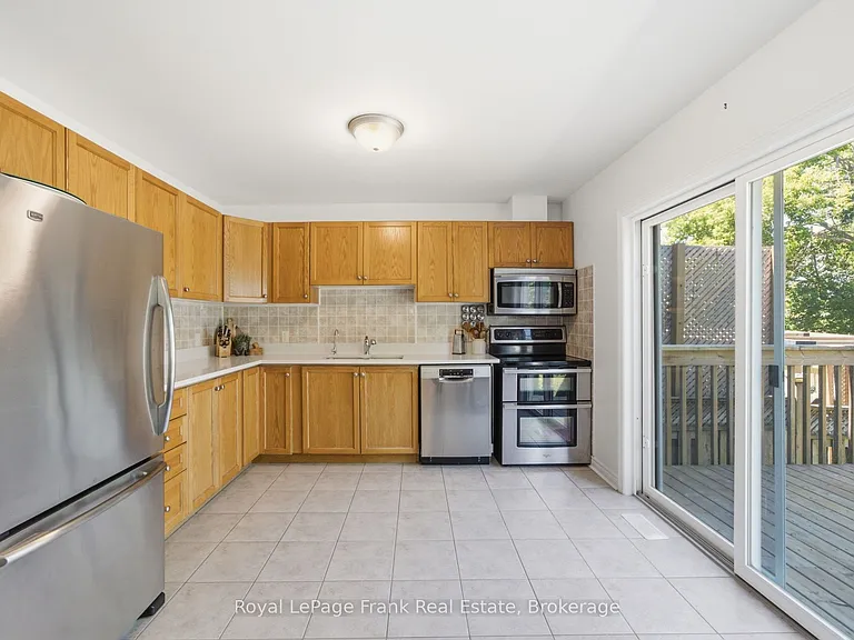 26 Fallingbrook Cres — Photo 10