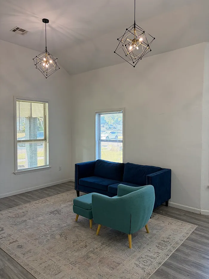3 bed, 2.0 bath, 1054 sqft, $1,550 — Photo 2
