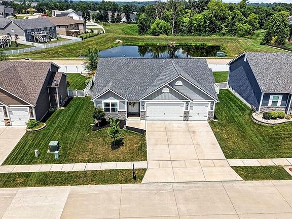 3rd image of 209 W Pine Creek Ct