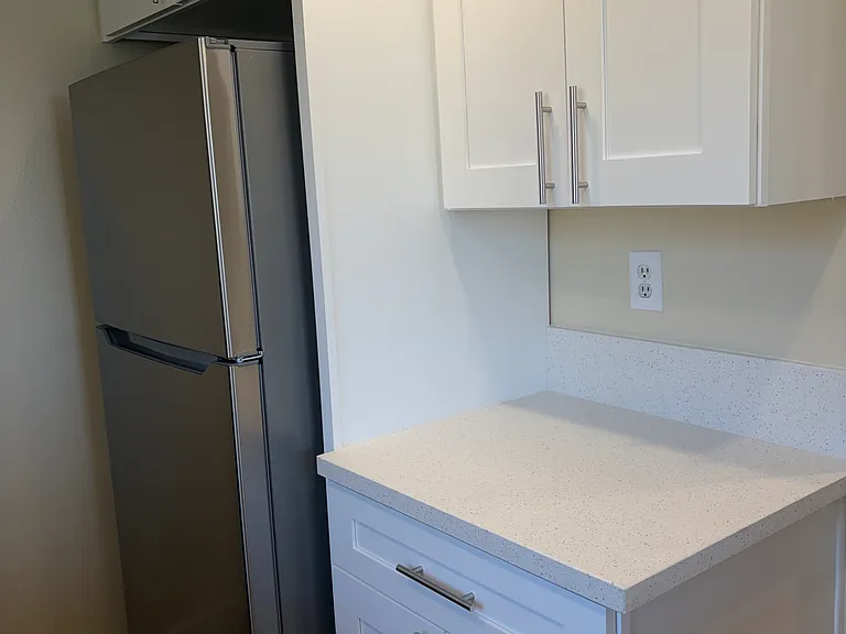 331 W Stocker St #10 — Photo 5