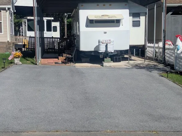 27 Ranger Rd, Falling Waters, WV 25419