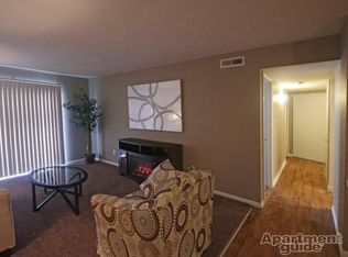 4702 Andover Ct APT 11A, Valparaiso, IN 46383