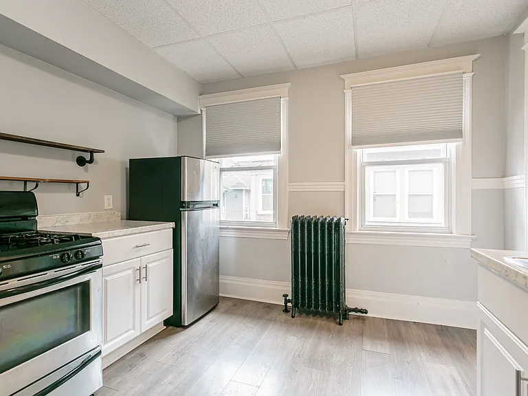 397-399 University Ave #2 — Photo 3