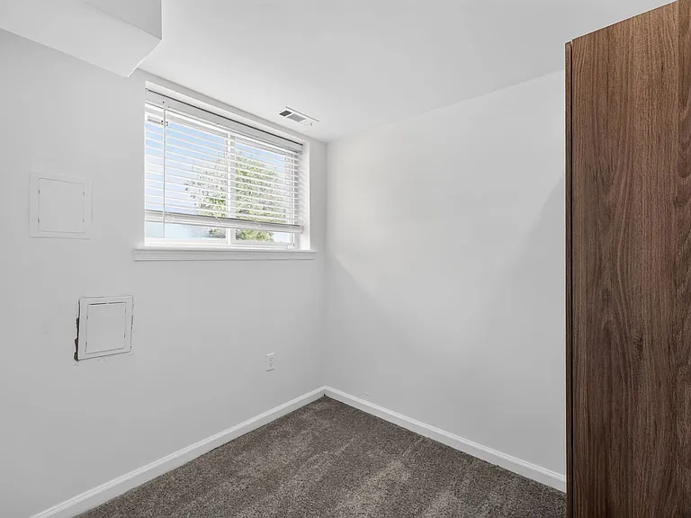 1700 Jarvis Ave — Photo 11