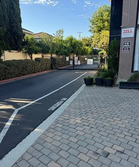 Foothill Manor — Photo 3