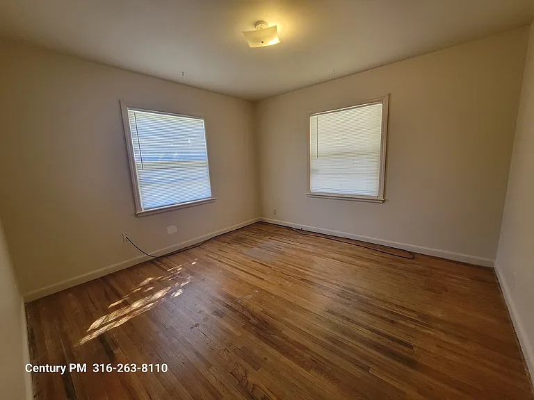 4906 E 9th St N — Photo 13
