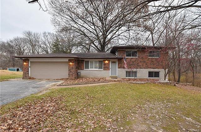 1st image of 1225 Woodcrest Ln