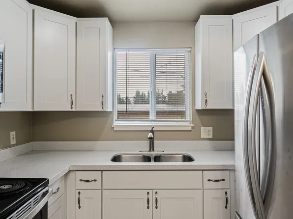 8109 240th St SW APT 3, Edmonds, WA 98026