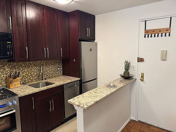2nd image of 139 E 33rd St APT 1D