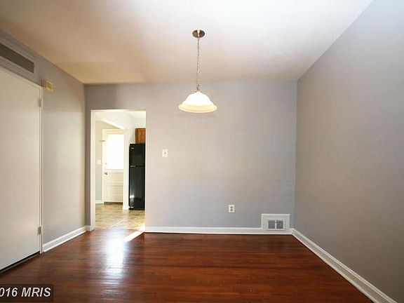 3rd image of 5827 36th Ave