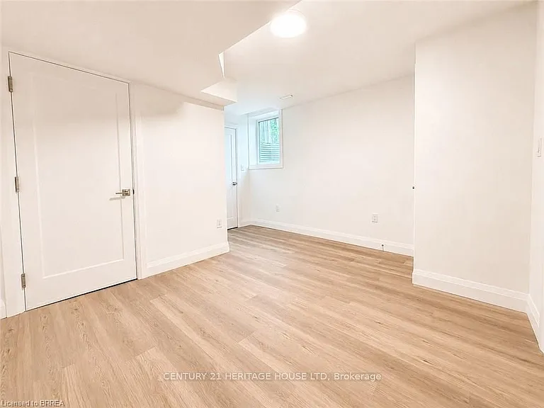 63 Kaufman Dr #LOWER — Photo 8