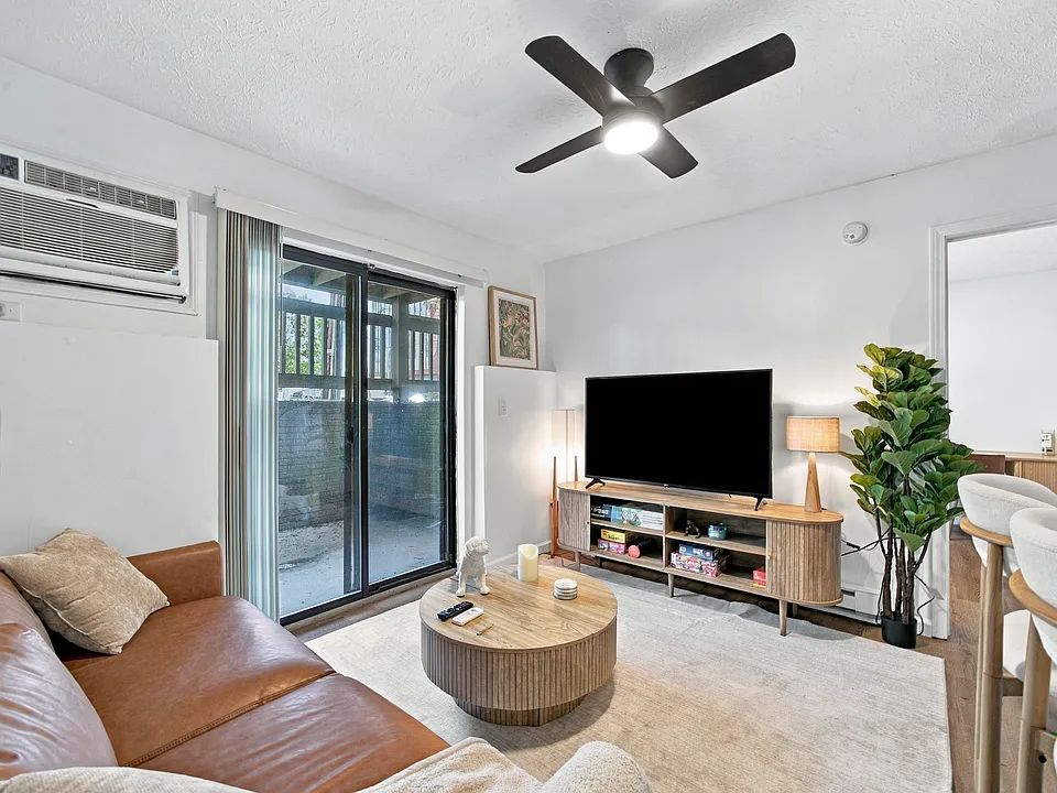 261 W Wood St #3
